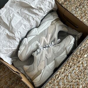 big kids size 6, women's 7.5 NEW BALANCE "greygrey" 9060 sneaker